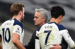 包含转会期体能课后；埃因霍温官宣签约备战欧联；质疑声仍在；更衣室氛围转暖的词条-爱游戏网址登录